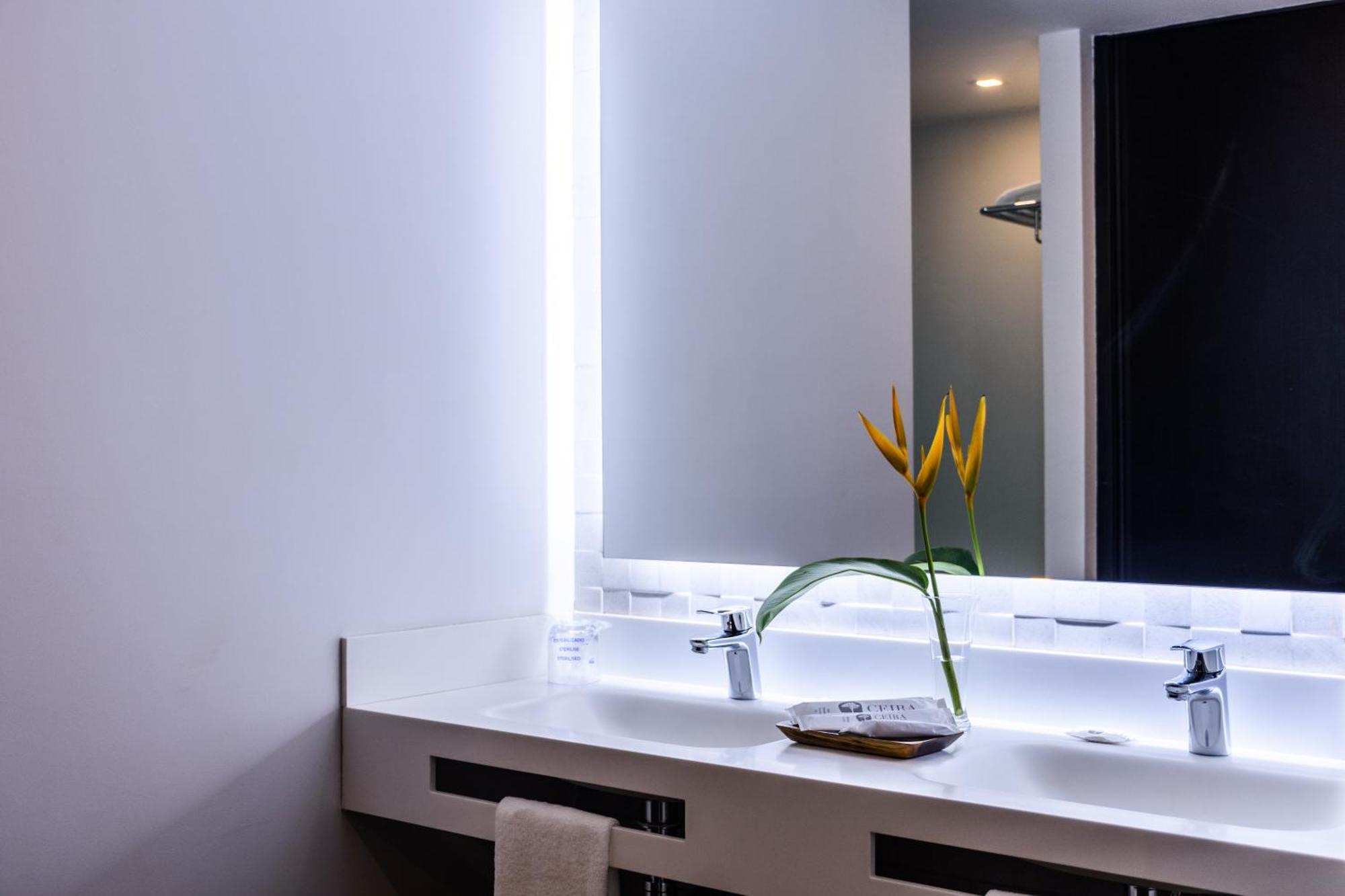 Ceiba Hotel Бисау Екстериор снимка